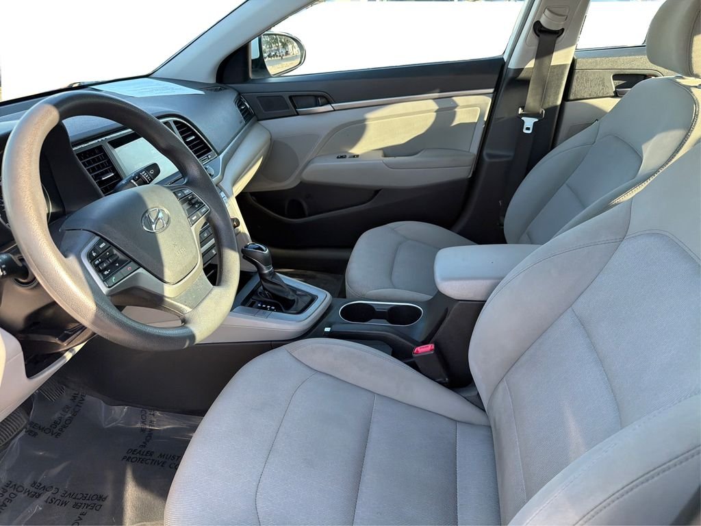 Used 2017 Quartz White Pearl Hyundai SE image 10