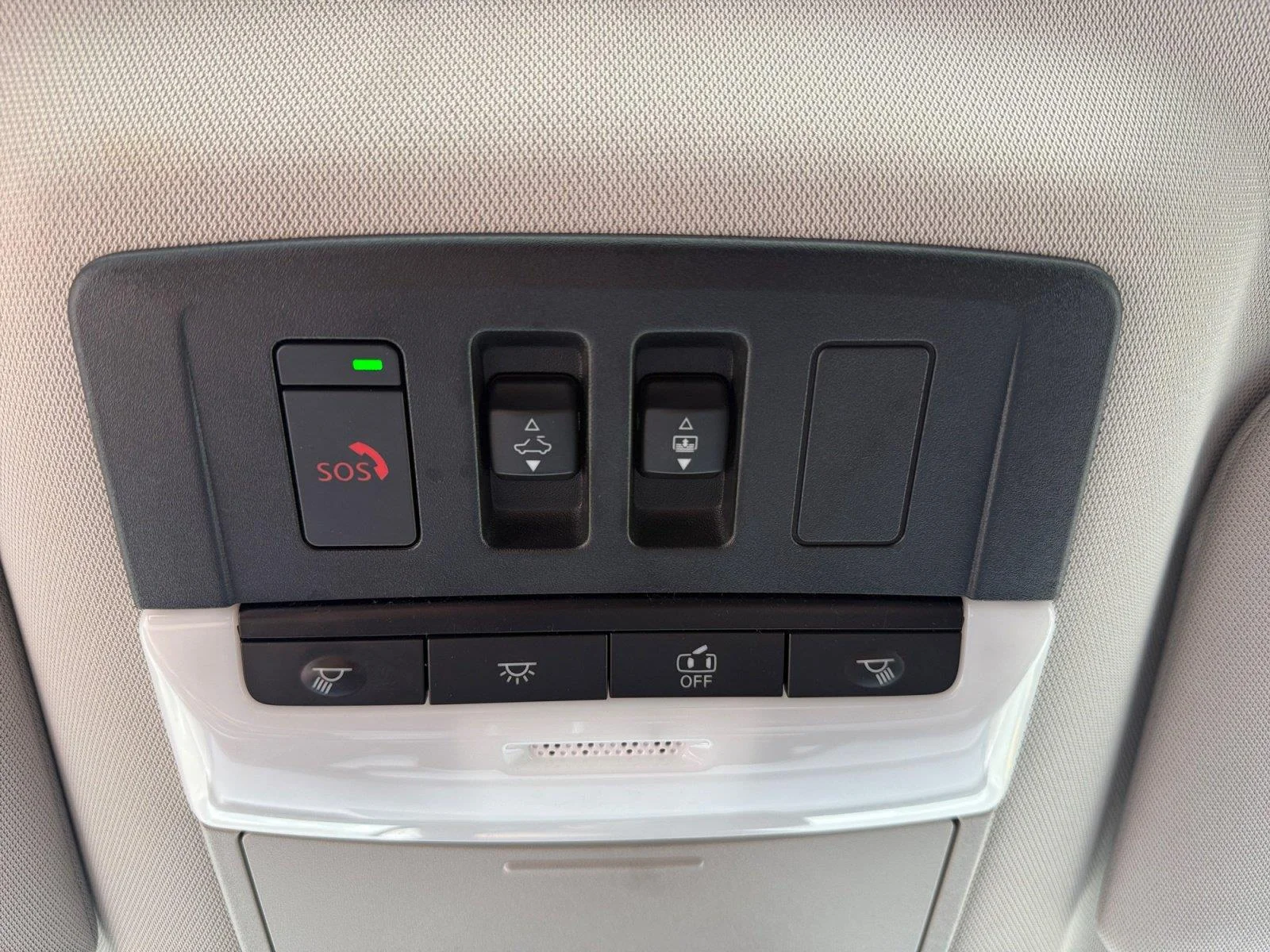 Used 2023  Nissan Platinum image 18