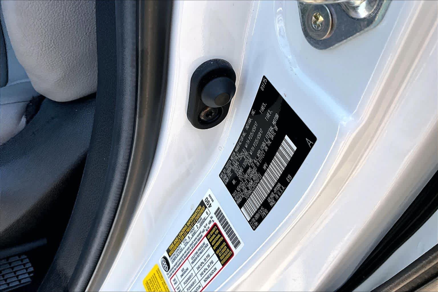 Used 2025 Wind Chill Pearl Toyota XLE image 34