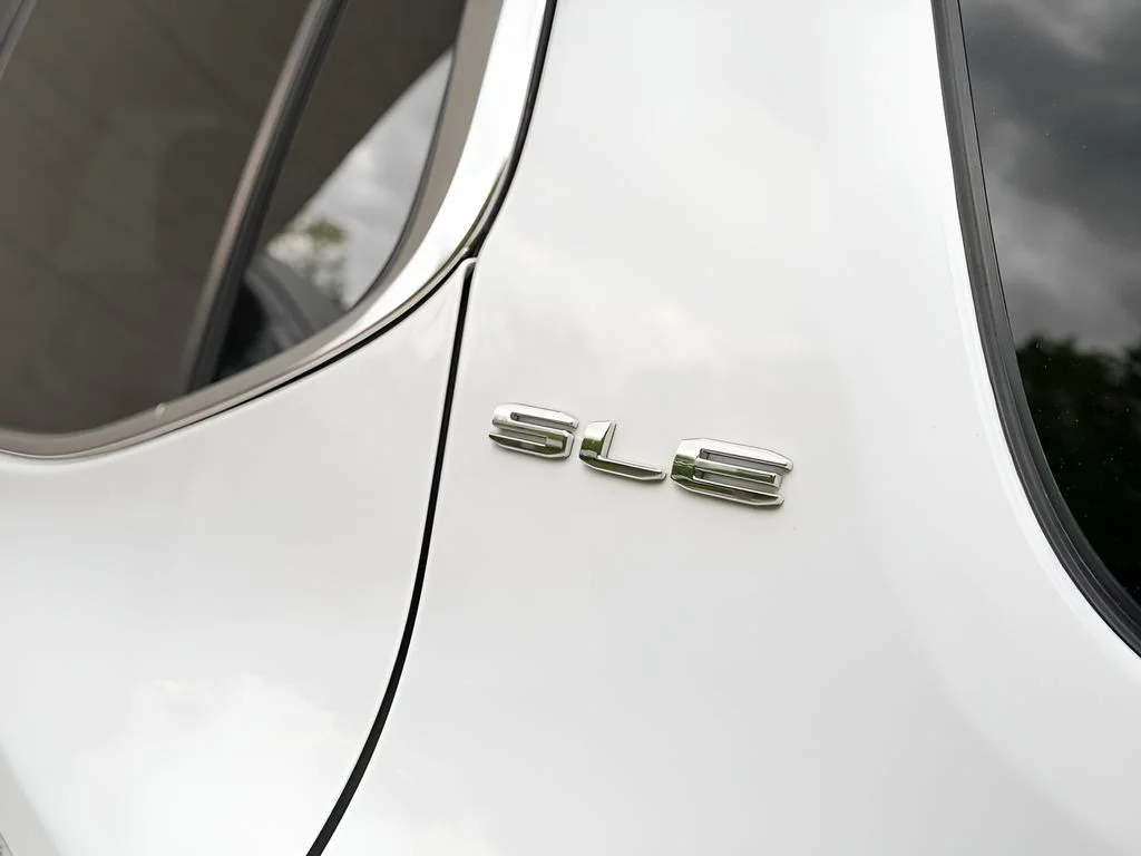 Used 2022 White GMC SLE image 10