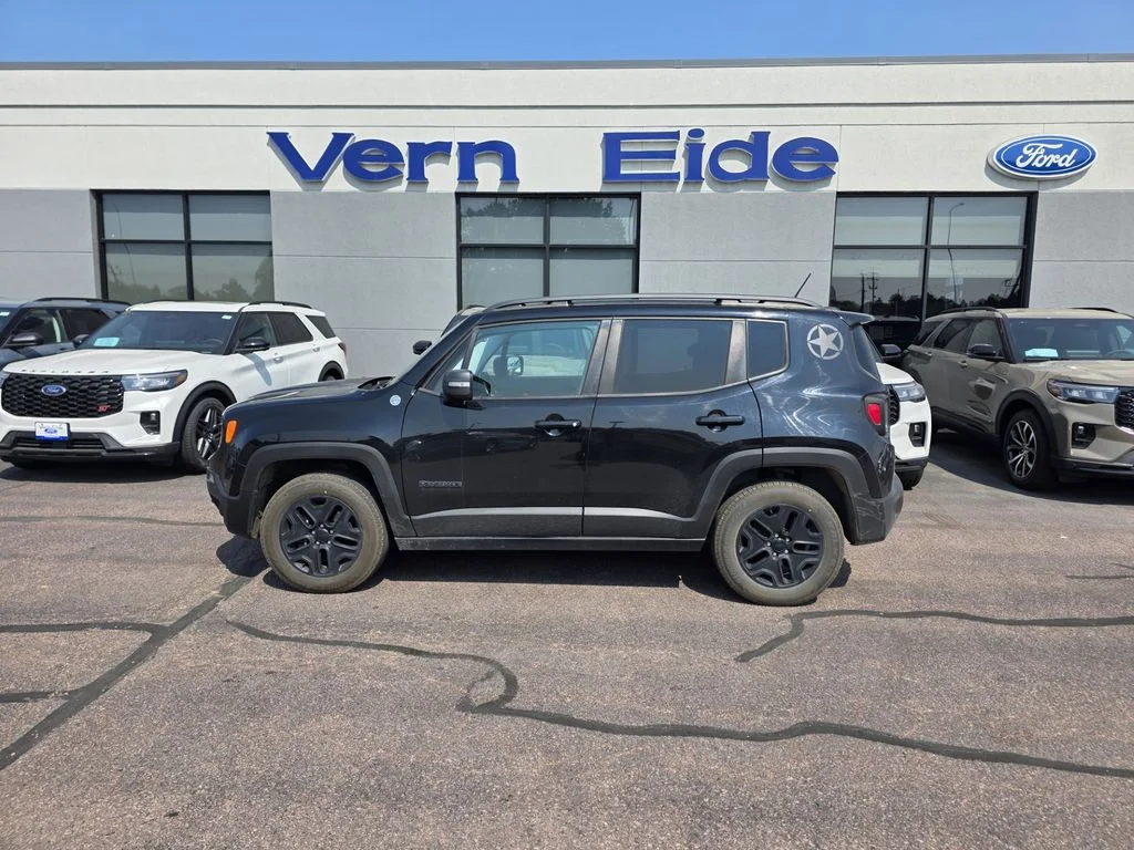 Used 2017 Black Jeep Trailhawk image 1
