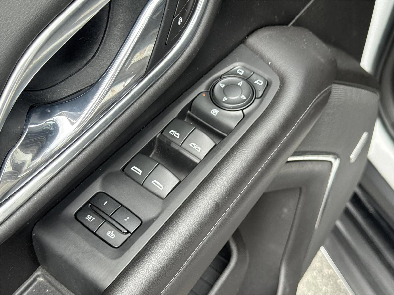 Used 2021 SUMMIT WHITE Chevrolet LT image 19