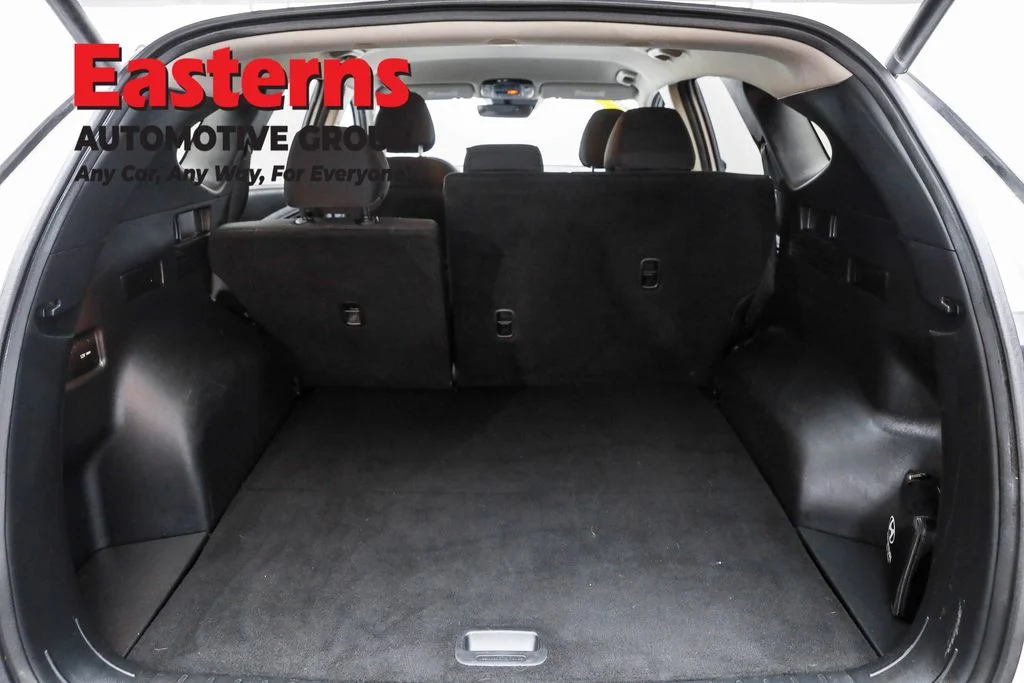 Used 2024 White Hyundai SEL image 9