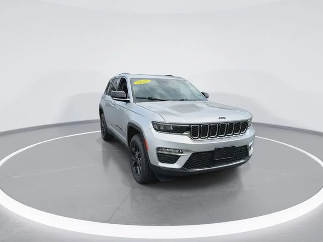 Used 2022 Silver Jeep Limited image 3