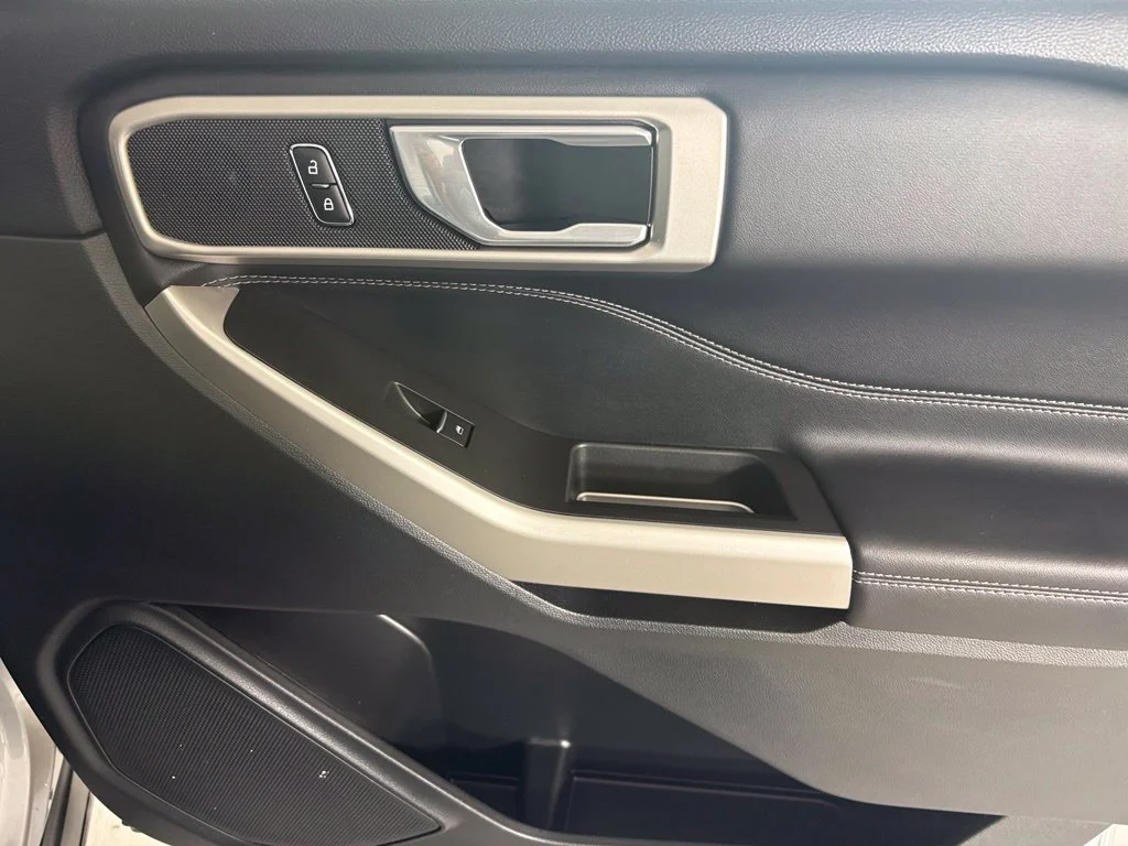 Used 2023 Silver Ford XLT image 12