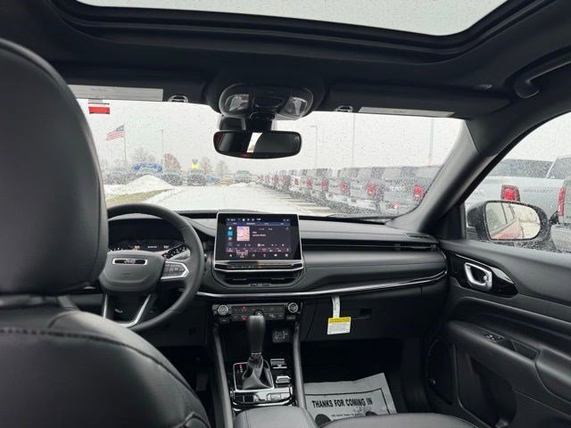 New 2026 Red Hot Pearlcoat Jeep Latitude Altitude image 28