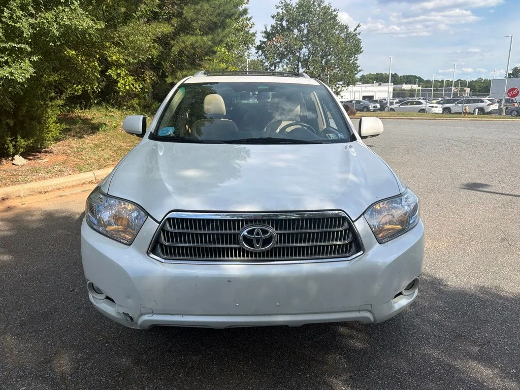 Used 2010 White Toyota Limited image 10