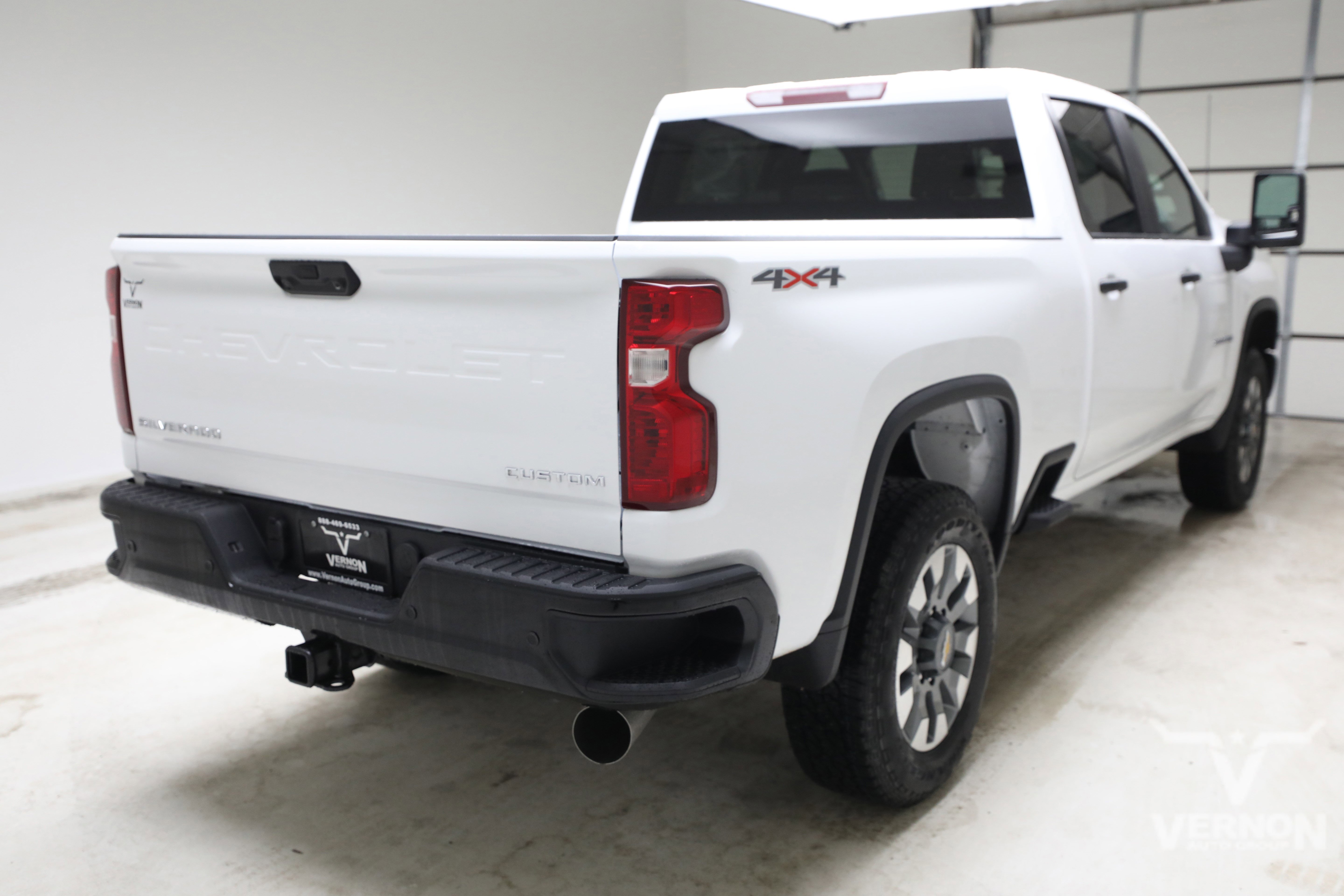 New 2026 Summit White Chevrolet N image 5