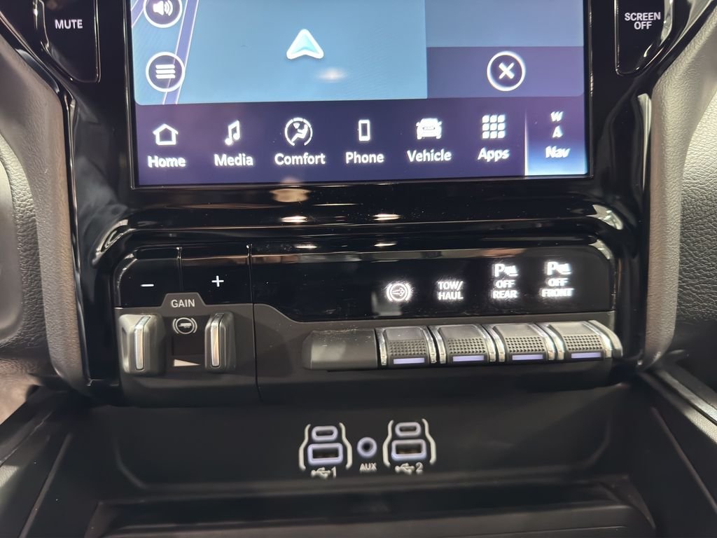 New 2025 Diamond Black Crystal Pearl-Coat Exterior Paint RAM Laramie image 31