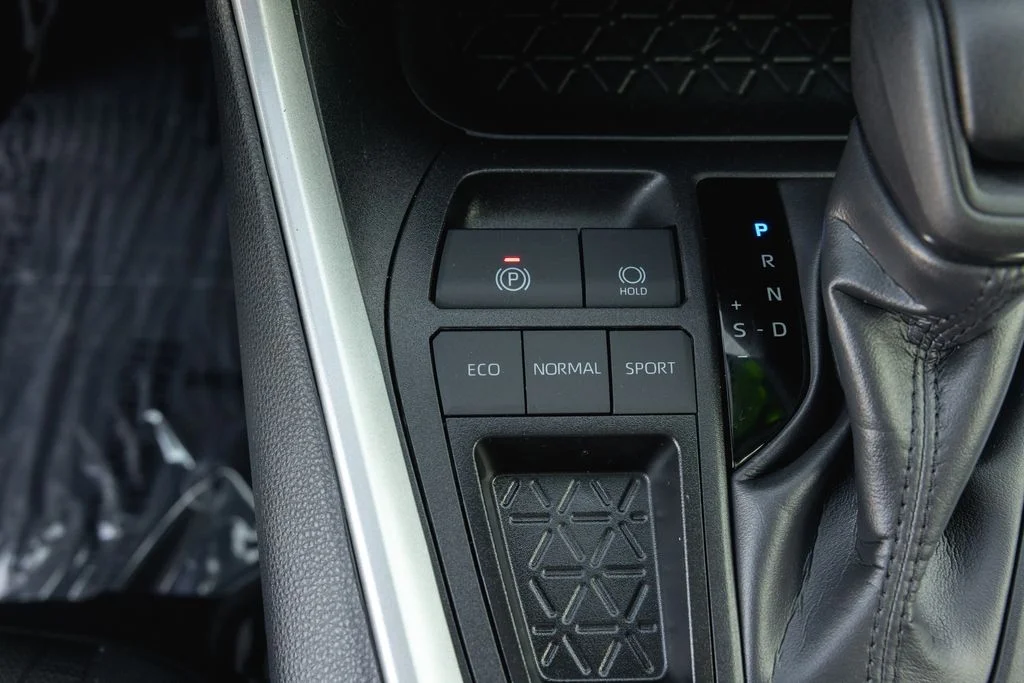 Used 2024 Ice Cap Toyota XLE image 20