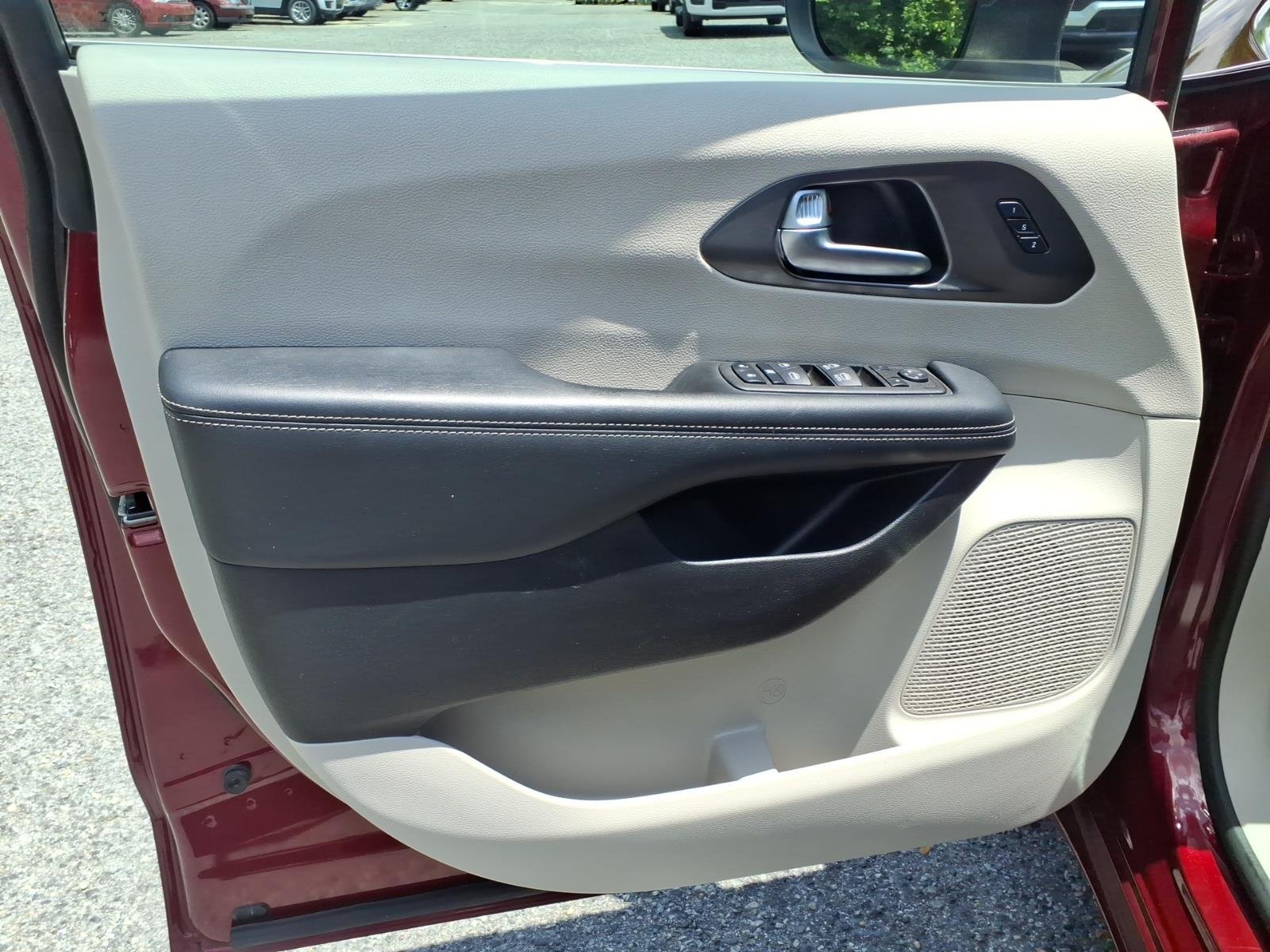 Certified Used 2023 Velvet Chrysler Touring L image 15