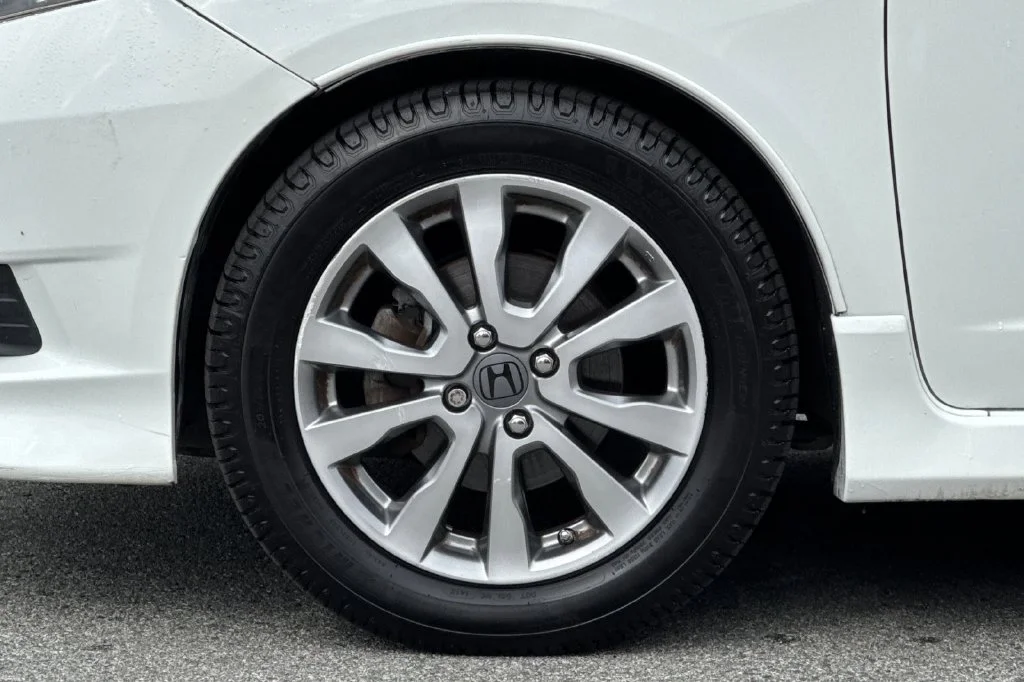 Used 2013 Taffeta White Honda Sport image 31