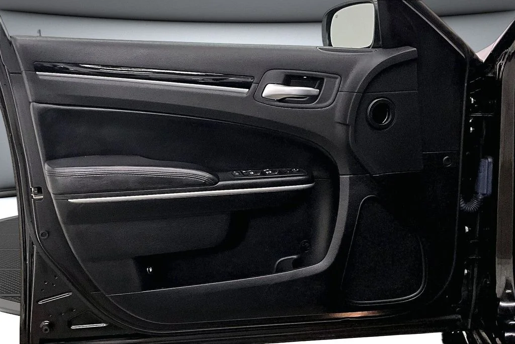 Used 2023 Black Chrysler Touring image 20