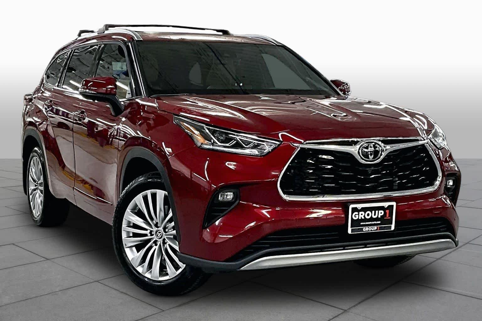 Used 2025 Ruby Flare Pearl Toyota Platinum image 3