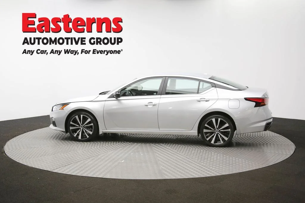 Used 2022 Silver Nissan 2.5 SR image 57