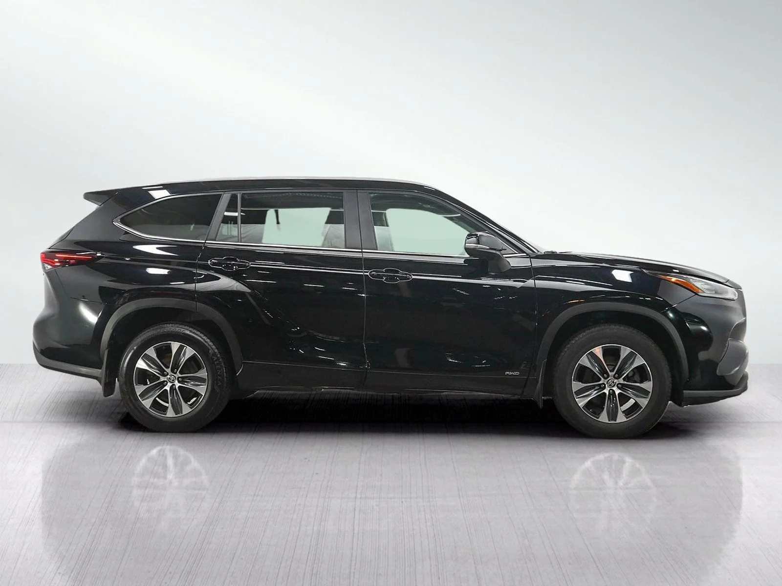 Used 2025 Black Toyota Hybrid XLE AWD (Natl) image 6