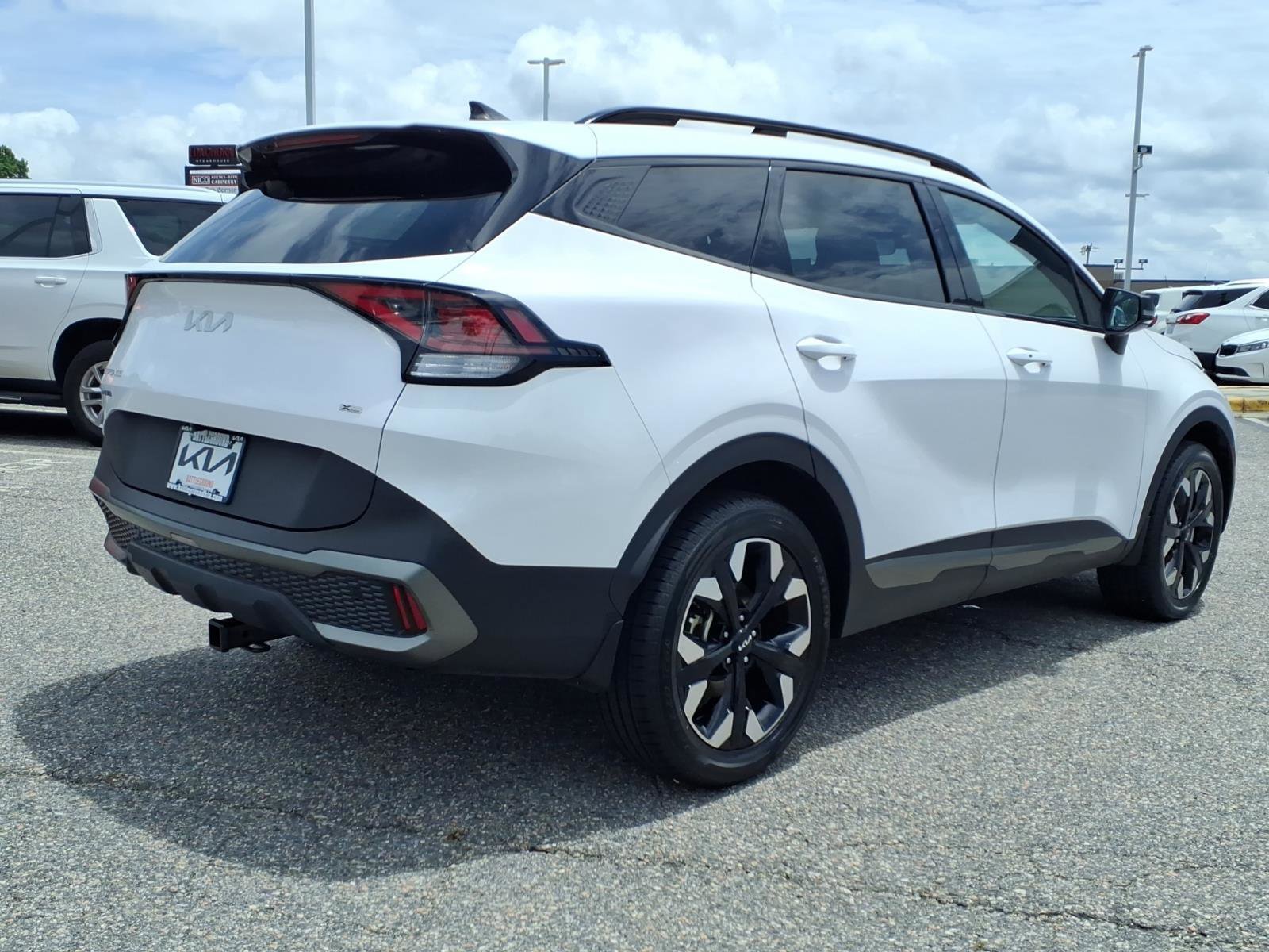 Used 2023 Glacial White Pearl Kia X-Line image 23