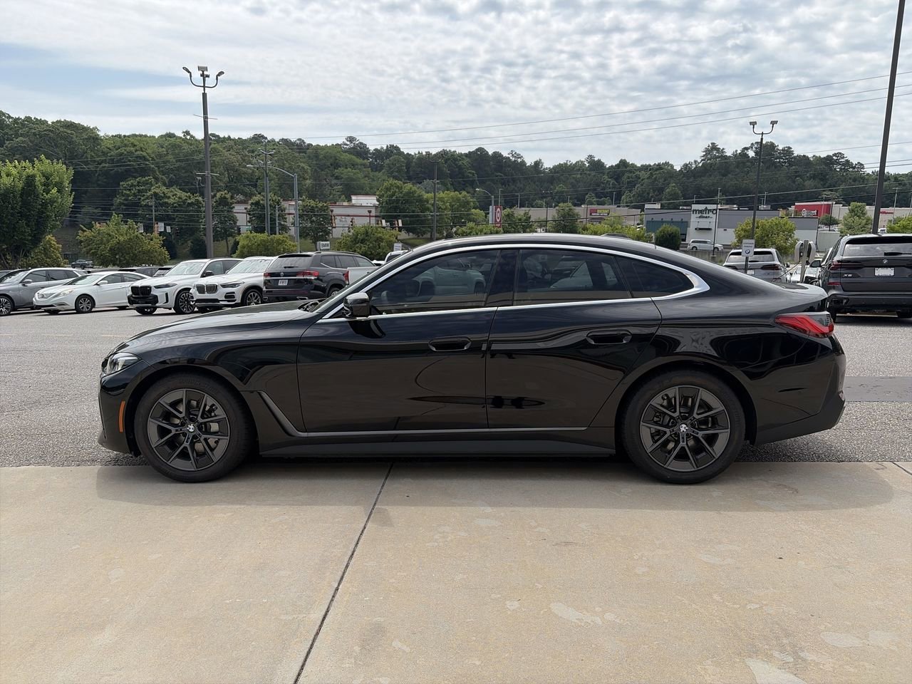 New 2026 Jet Black BMW xDrive40 image 5