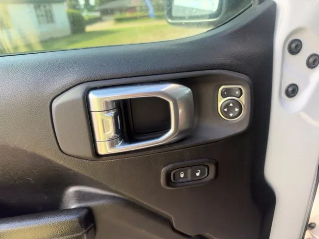 Used 2021 White Jeep Mojave image 18