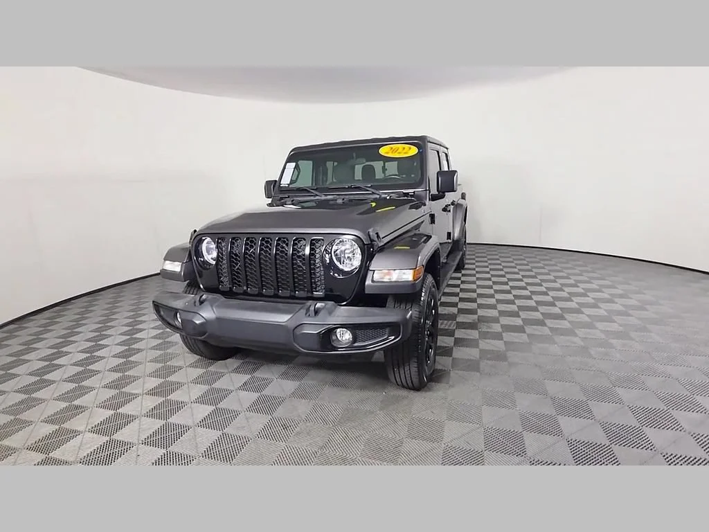 Used 2022 Granite Crystal Metallic Clearcoat Jeep Altitude image 50