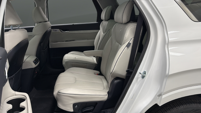 Used 2025 Hyper White Hyundai Calligraphy image 23