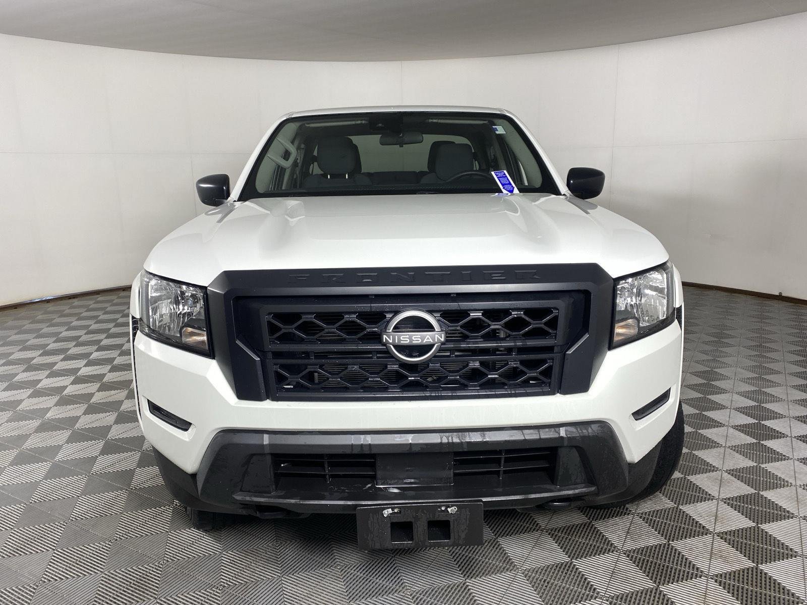 Used 2022 Glacier White Nissan S image 2