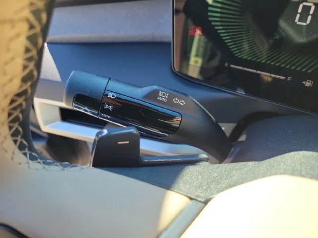 New 2027 Ivory Silver Kia EX image 24