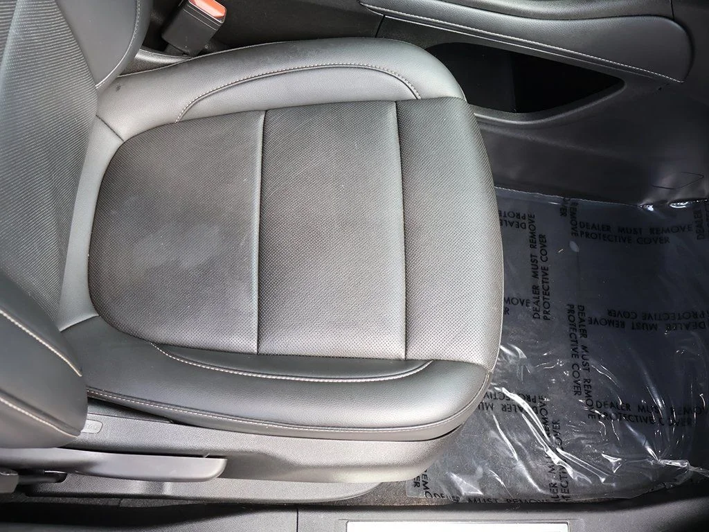 Used 2023 Silver GMC SLT image 32