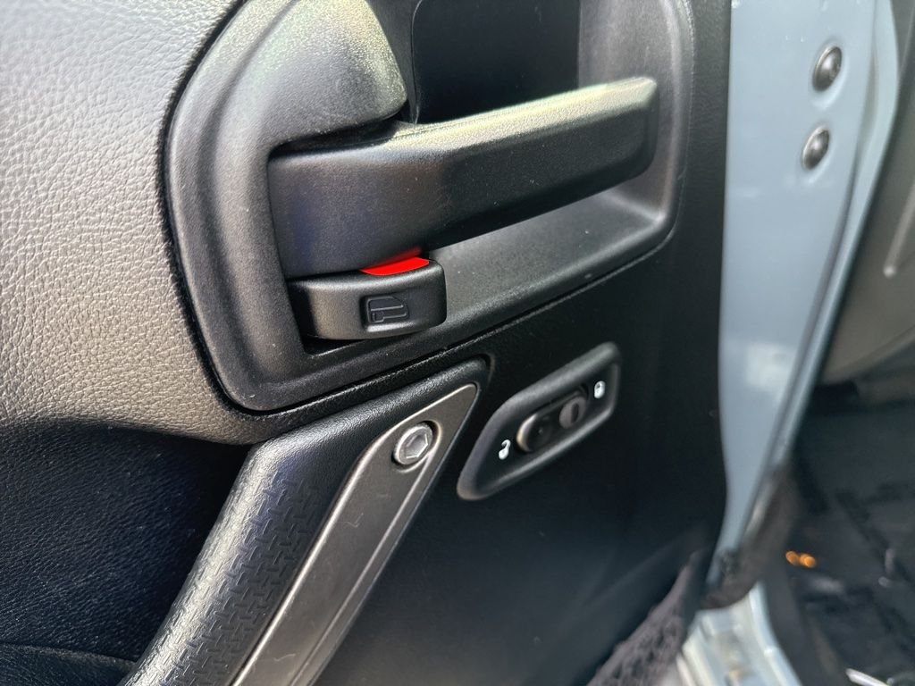 Used 2014 Gray Jeep Unlimited Sport image 14