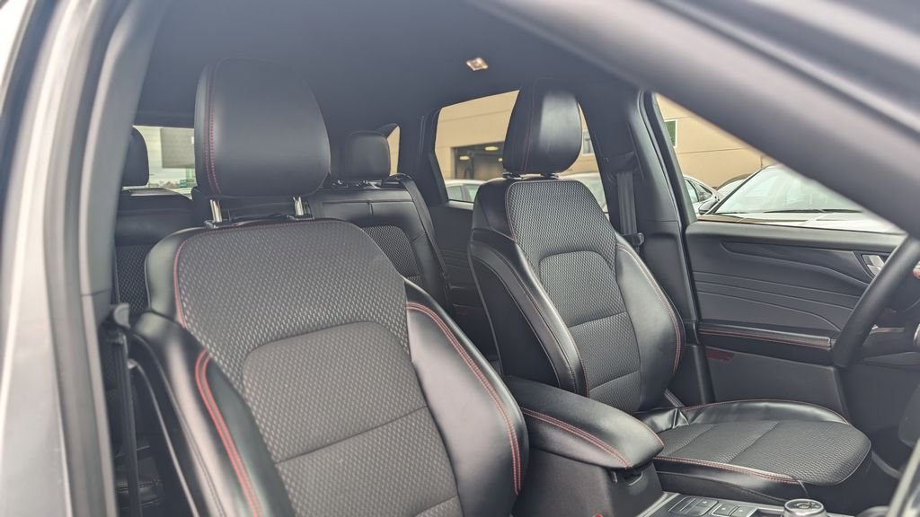 2024 Ford Escape ST-Line - Photo 11