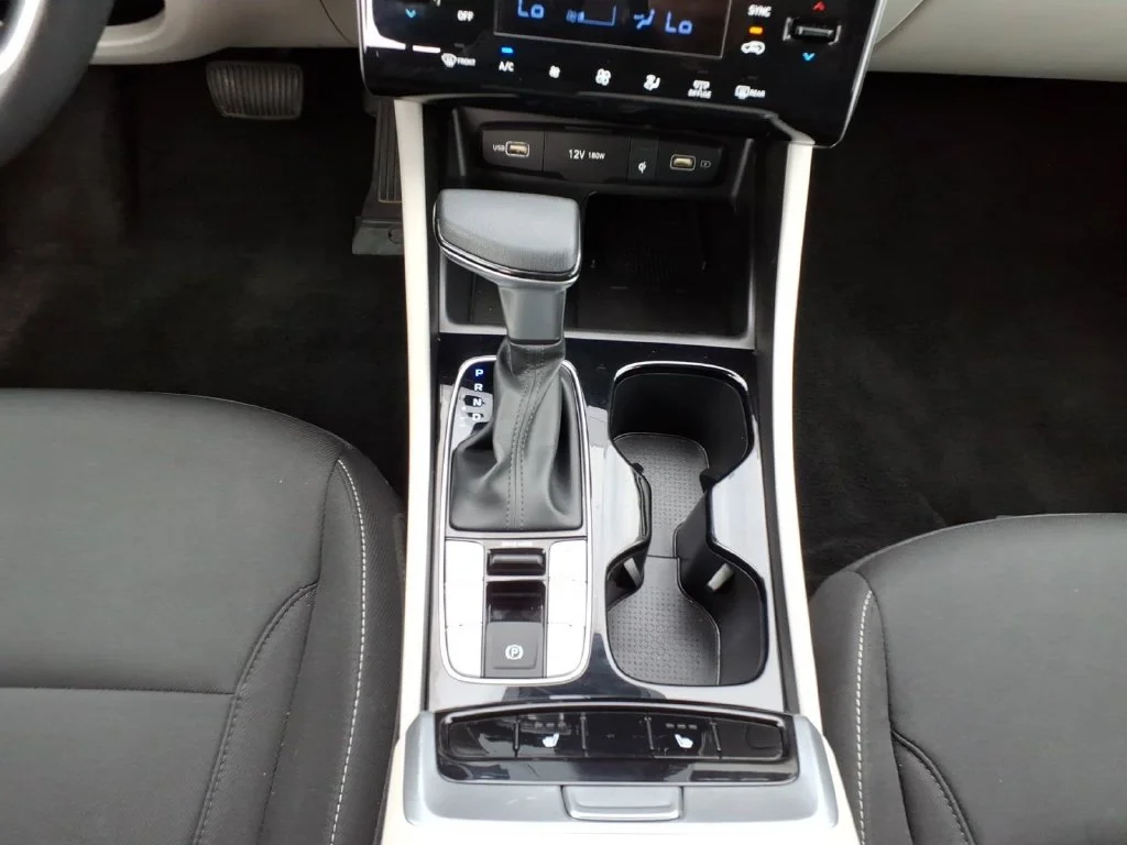 Used 2024 Shimmering Silver Hyundai SEL image 17