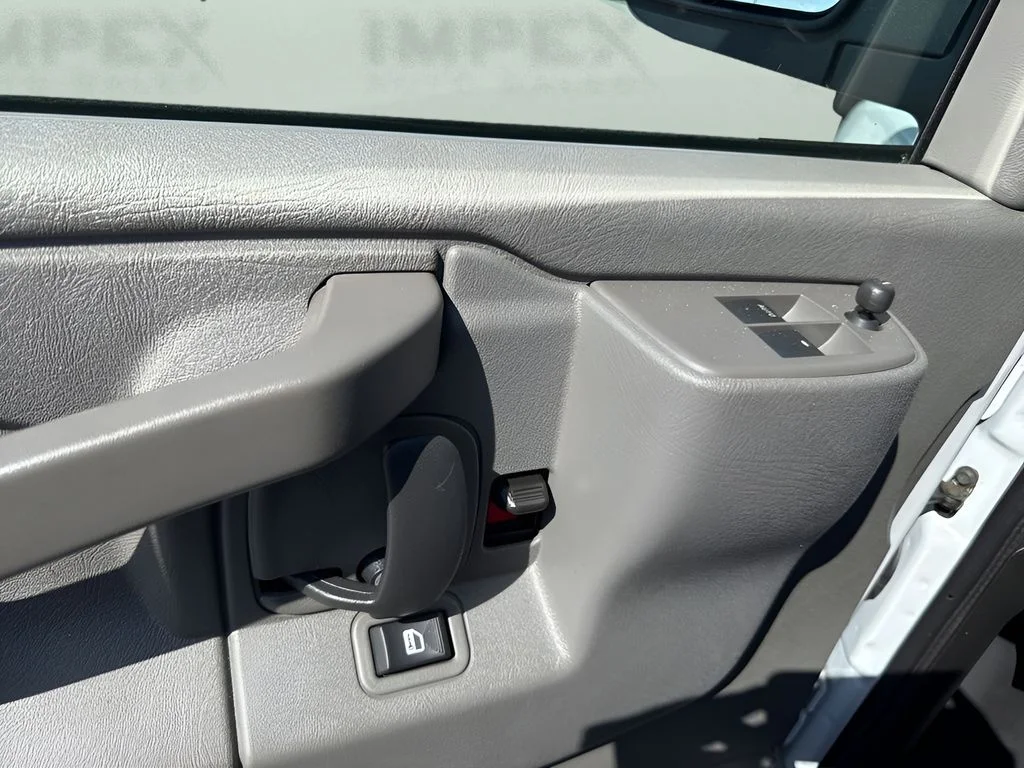 Used 2025 White Chevrolet LT image 22