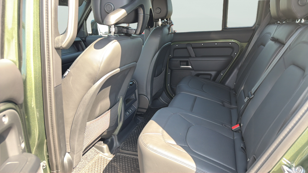 New 2026 Woolstone Green Land Rover X-Dynamic SE image 12