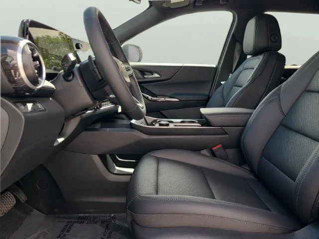 New 2027 Summit White Chevrolet LT image 22