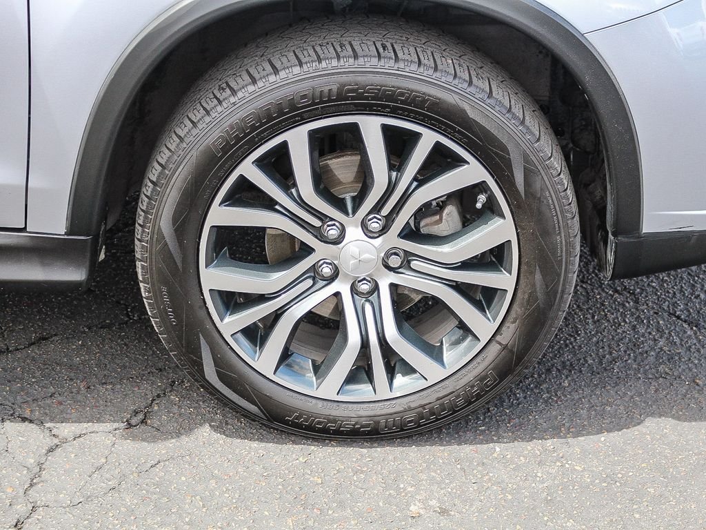 Used 2017  Mitsubishi SEL image 13
