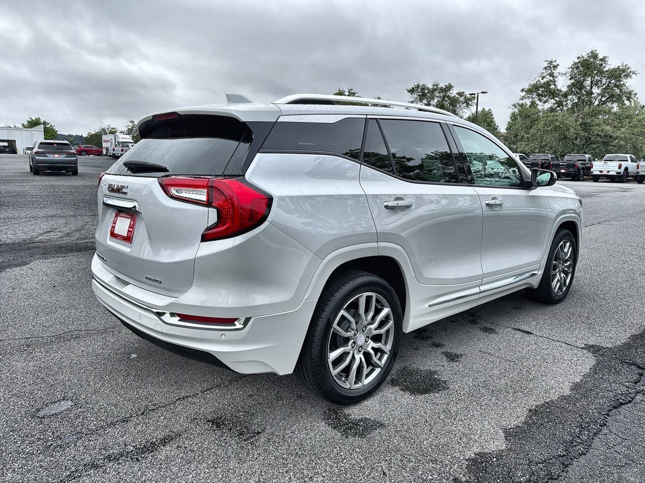 Used 2023 White Frost Tricoat GMC Denali image 8