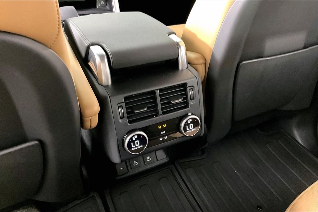 Used 2024 Black Land Rover Dynamic SE image 9