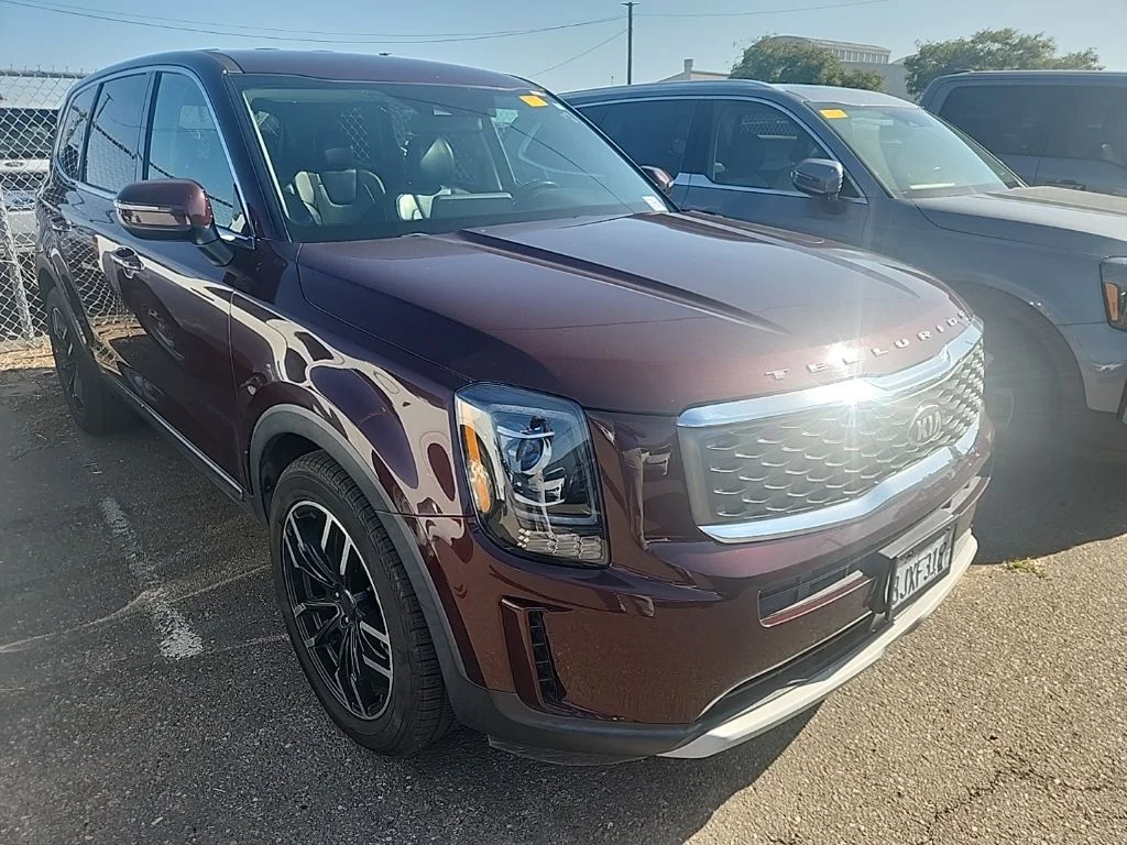 Used 2020 Purple Kia LX image 1