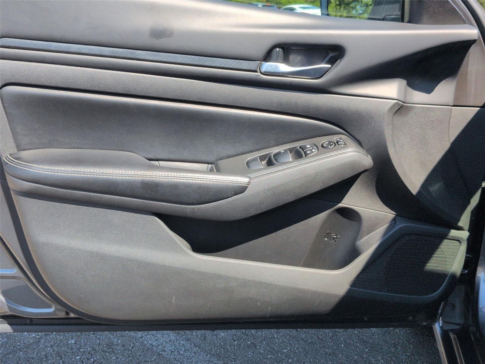 Used 2024 Gun Metallic Nissan 2.5 SV image 15