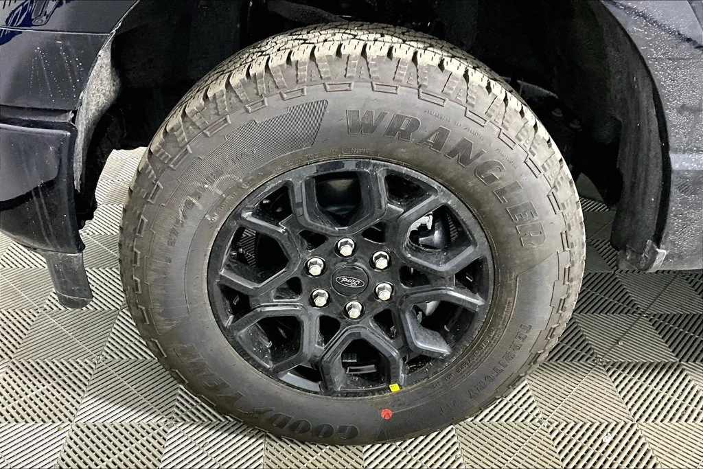 New 2025 Agate Black Metallic Ford XLT image 11