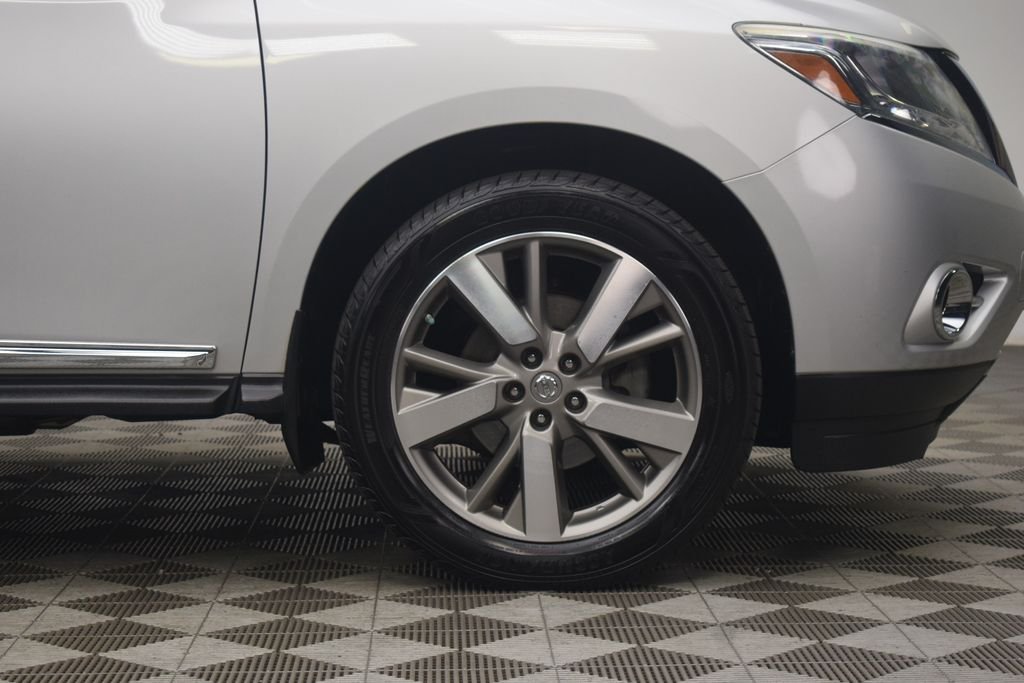 Used 2016 Silver Nissan Platinum image 29