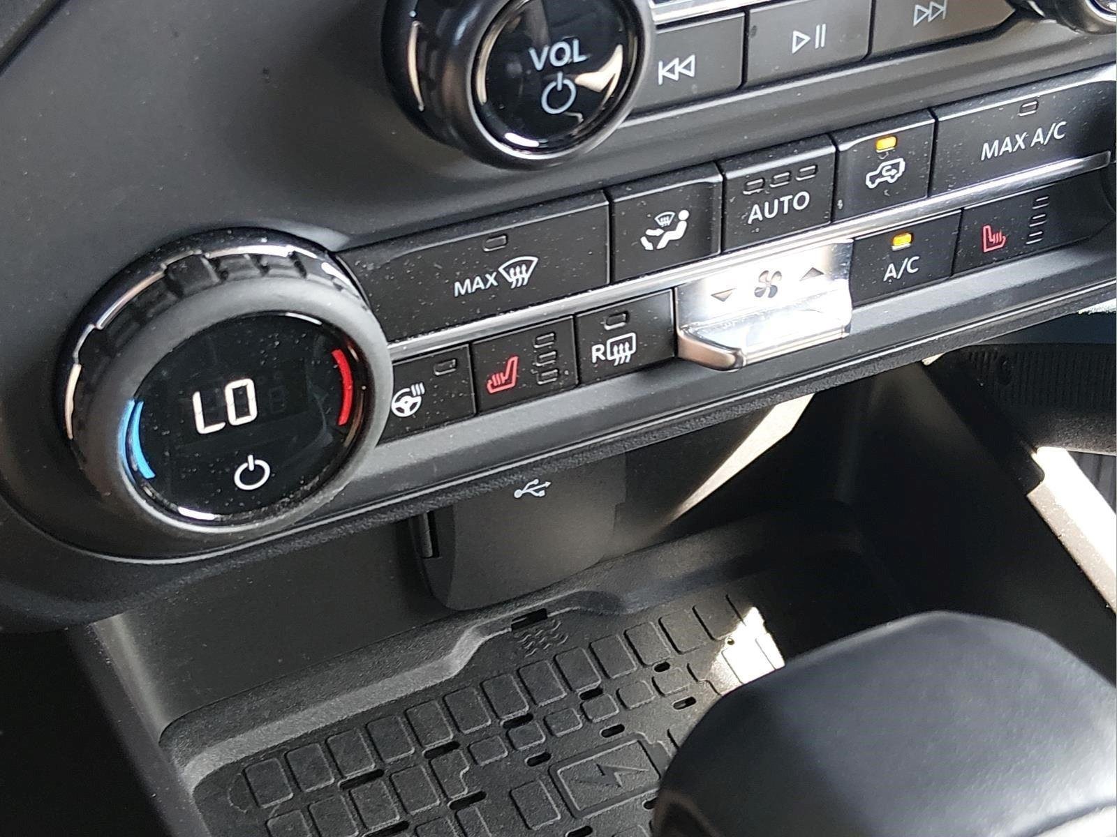 Used 2024 Shadow Black Ford Wildtrak image 25