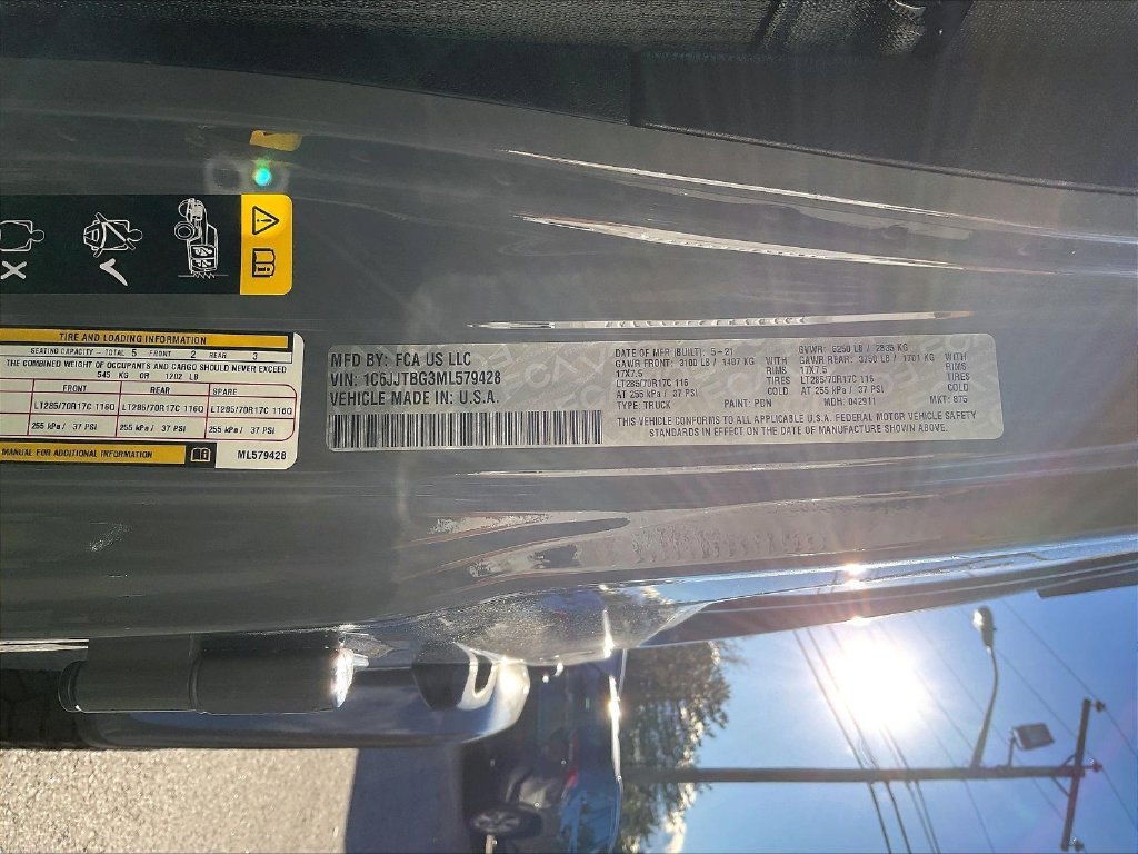 Used 2021 Gray Jeep Rubicon image 32