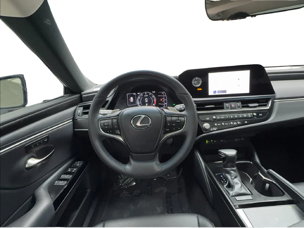 Used 2024 White Lexus 350 image 39