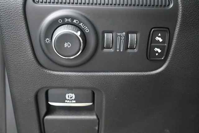 Certified Used 2024 Bright White Clearcoat Jeep Series II image 8
