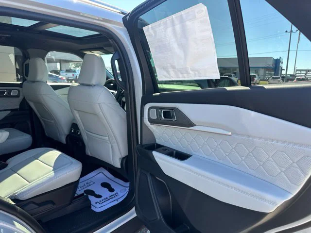 New 2027 Avalanche Gray Ford Platinum™ image 16