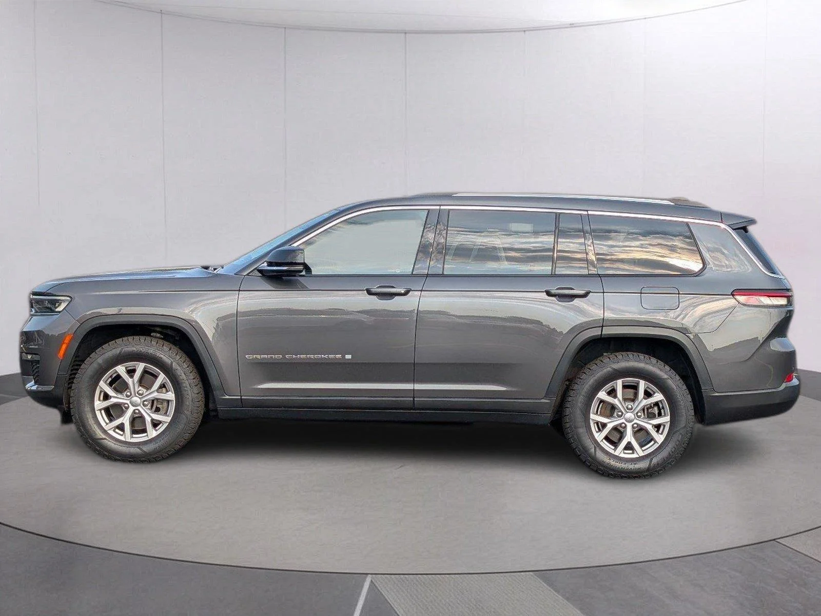 Used 2021 Baltic Gray Metallic Clearcoat Jeep Limited image 2