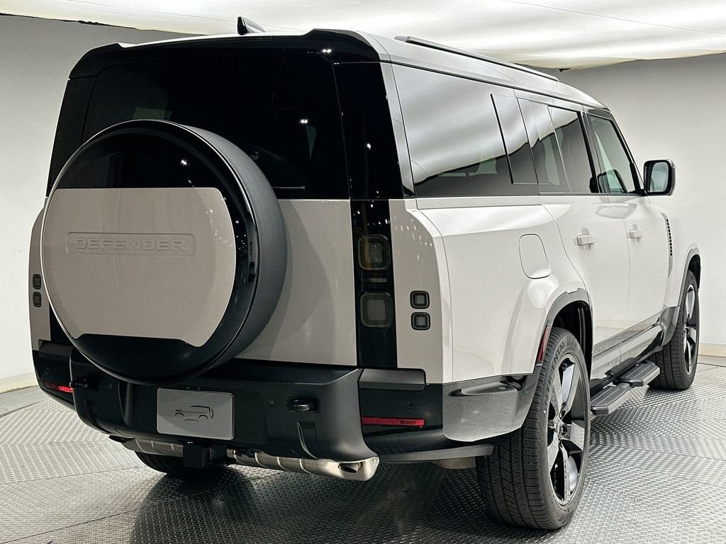 New 2026 Borasco Grey Metallic Land Rover X-Dynamic SE image 11
