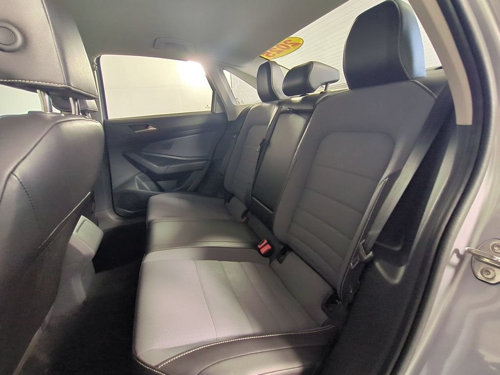 2025 Volkswagen Jetta SE - Photo 19