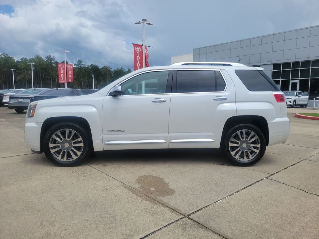 Used 2017 White GMC Denali image 2